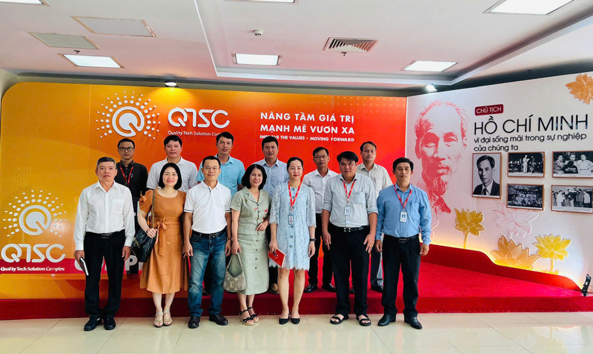 Trường Cao đẳng Huế đến thăm và trao đổi kinh nghiệm chuyển đổi số tại QTSC